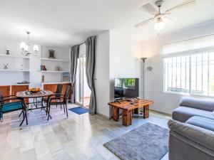 Et tv og/eller underholdning på Holiday Home Los almendros by Interhome