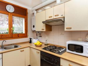 Dapur atau dapur kecil di Holiday Home Faner by Interhome