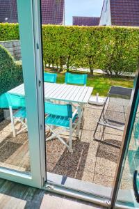 Balkón nebo terasa v ubytování Apartment Laya with parking and shared pool by Interhome