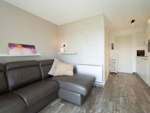 Posezení v ubytování Apartment Laya with parking and shared pool by Interhome
