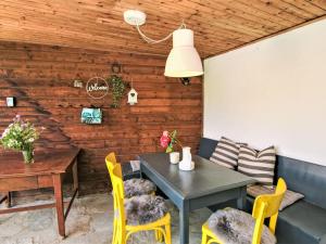 Istumisnurk majutusasutuses Holiday Home s`Hüttl reloaded by Interhome