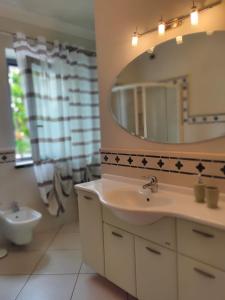Ένα μπάνιο στο Garda Dreams Apartment +86 φωτογραφίες