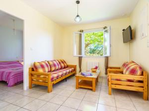 Μια τηλεόραση ή/και κέντρο ψυχαγωγίας στο Holiday Home Les 7 Nains-6 by Interhome