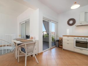 Køkken eller tekøkken på Apartment Sun4Fun by Interhome