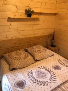 Postel nebo postele na pokoji v ubytování Le chalet de DOMY
