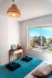 a bedroom with a bed with a large window at Apartamento en Aguadulce con vistas al mar in Aguadulce