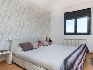 Ένα ή περισσότερα κρεβάτια σε δωμάτιο στο Holiday Home La Goba Parc by Interhome