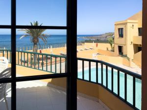 a view of the beach from the balcony of a resort at CT Las Tres Palmeras in Valle Gran Rey