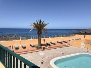 a view of a swimming pool and the beach at CT Las Tres Palmeras in Valle Gran Rey