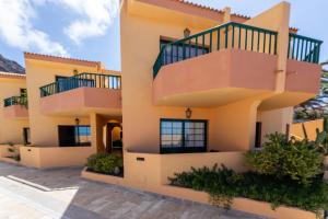 a house with balconies on the side of it at CT Las Tres Palmeras in Valle Gran Rey