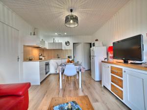 Η κουζίνα ή μικρή κουζίνα στο Holiday Home Les Cariatides by Interhome