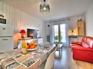 Μια τηλεόραση ή/και κέντρο ψυχαγωγίας στο Holiday Home Les Cariatides by Interhome +32 φωτογραφίες