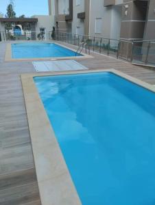 a large swimming pool in a apartment complex at Résidence Sousse in El Ahmar