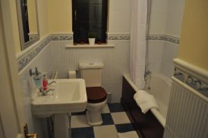a bathroom with a sink and a toilet and a tub at Woodside Self Catering Lough Rynn in Mohill