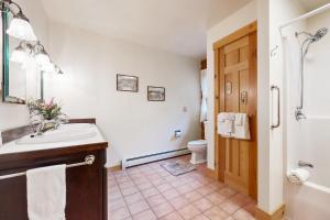 Bilik mandi di Bayberry Lakehouse +54 gambar