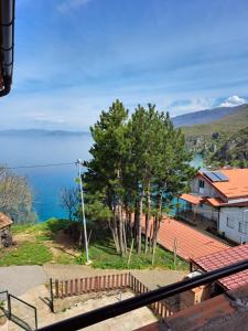 aus einem Haus mit Meerblick in der Unterkunft Apartments Marko in Ohrid