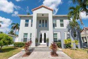 Budova, kde se prázdninový dům nachází