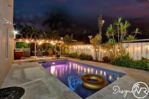 Bazén v ubytování Dream House 5 Bedroom w Amazing Heated POOL nebo v jeho okolí