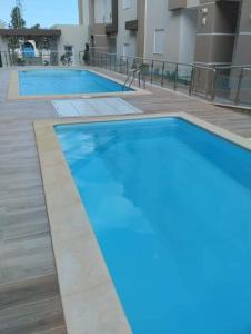 a large swimming pool in a apartment complex at إقامة طلال in El Ahmar