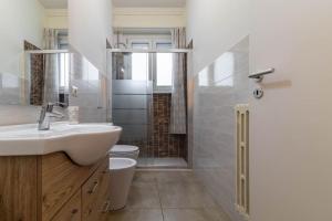 a bathroom with a sink and a toilet and a shower at [20 minuti dal Duomo] Milano Smart Apartment in Sesto San Giovanni +19 photos
