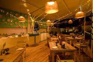 Restaurace v ubytování Mawella Beach Resort