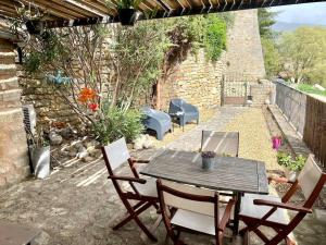 a patio with a wooden table and chairs at La Maisonnette de Bédoin Mont Ventoux - Self Check In in Bédoin +47 photos