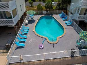 an overhead view of a swimming pool with chairs and umbrellas at Direct Gulf Views with Deeded Beach Access (#17) - Sleeps 7 in Gulf Shores