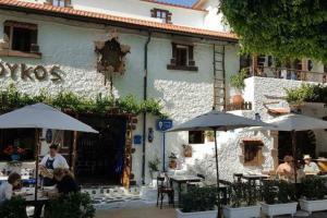 Restaurace v ubytování Calass House RODOS center NIOCHORI