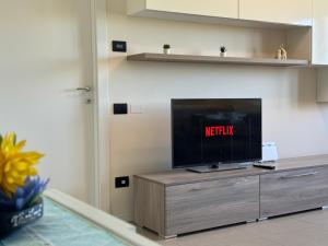 TV a/nebo společenská místnost v ubytování Rho Fiera Comfort Apartment - Affitti Brevi Italia