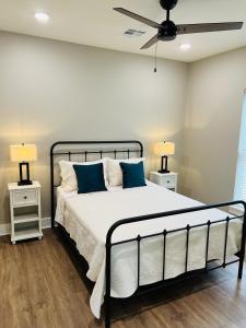 Ένα ή περισσότερα κρεβάτια σε δωμάτιο στο Willow Creek Cabins Unit 2