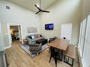 Gallery image of Willow Creek Cabins Unit 2 in Sterlington +13 photos