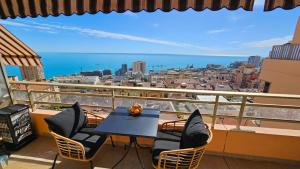 En balkon eller terrasse på Luxury Monte Carlo- Seaview, Champagne & AC