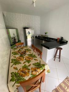 Dapur atau dapur kecil di Casa com piscina em Aldeia Velha, Brasil