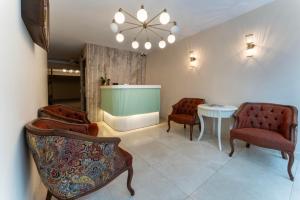 a waiting room with two chairs and a table at Classio Hotel Kadıköy in Istanbul
