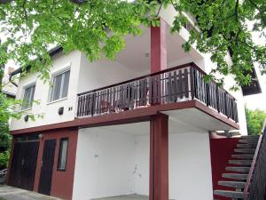 Budova, v ktorej sa dovolenkový dom nachádza