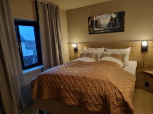 a hotel room with a bed and a window at Villa The high end of Lofoten in Moskenes