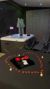 Fotografie z fotogalerie ubytování Suite avec Spa Privatif dans pavillon v destinaci Bobigny