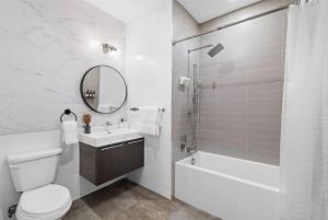 Koupelna v ubytování Cozy Stylish retreat - NYC & NWK w free parking + 15 fotografií