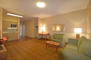 A seating area at Extended Stay America Suites - Anchorage - Downtown