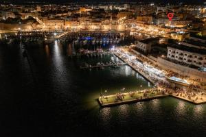 Nespecifikovaný výhled na destinaci Bisceglie nebo výhled na město při pohledu z hotelu