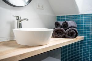 a bathroom with a sink and towels on a counter at Wallys Hüsli im Schwarzwald in Ühlingen-Birkendorf