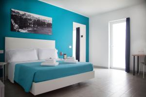 Postel nebo postele na pokoji v ubytování Aparthotel Le Marine + 14 fotografií