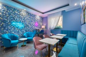 A seating area at THE OSiRiS