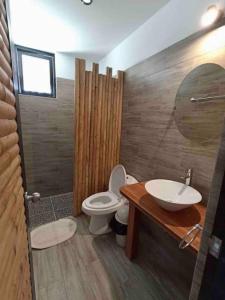 Ένα μπάνιο στο Casa de Playa en Vichayito - Albamar Vichayito