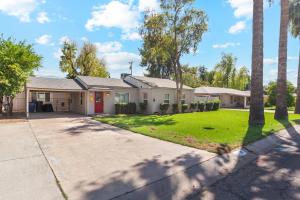 a house with palm trees and a driveway at Palmera Place Uptown Phoenix in Phoenix +9 photos