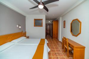 Posteľ alebo postele v izbe v ubytovaní Hotel La Fragua II