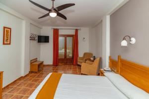 Posteľ alebo postele v izbe v ubytovaní Hotel La Fragua II