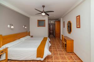 Posteľ alebo postele v izbe v ubytovaní Hotel La Fragua II