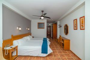 Posteľ alebo postele v izbe v ubytovaní Hotel La Fragua II