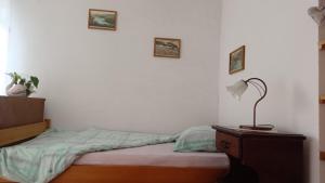 Una cama o camas en una habitación de Sobe Tanja